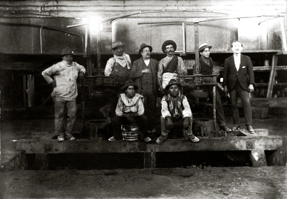 Casa de Yodo de una salitrera tarapaqueña. Los prensadores de barriles de yodo fueron fabricados por 