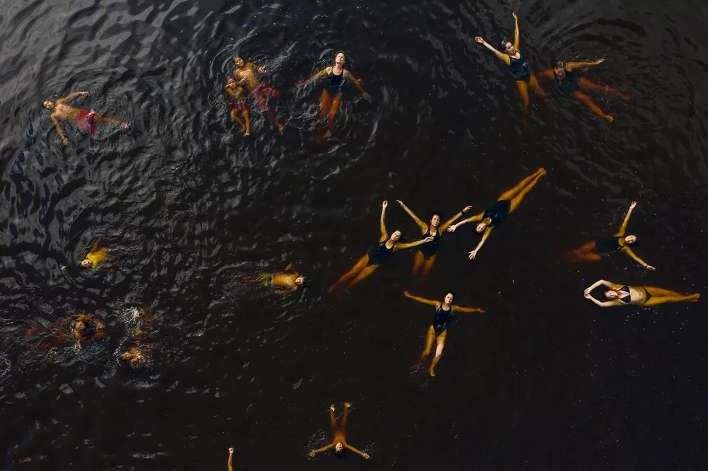 Mujeres en las aguas de chile 4