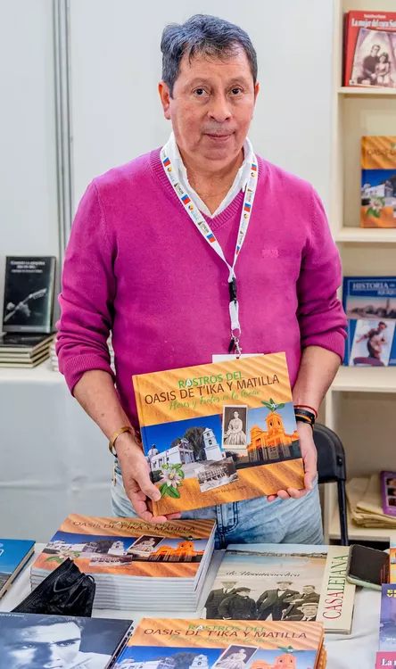 en memoria de escritor juan vasquez 1