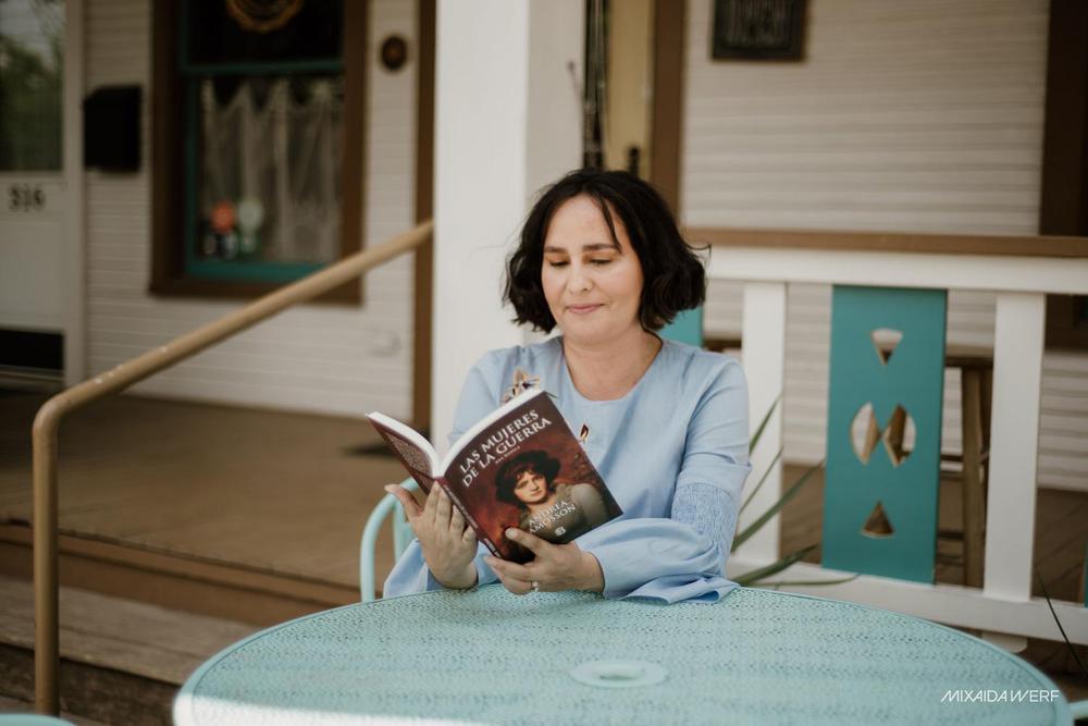 Andrea Amosson y su libro "Mujeres de la guerra"