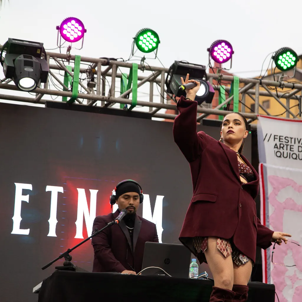 Presentación en vivo Glow On the Flow